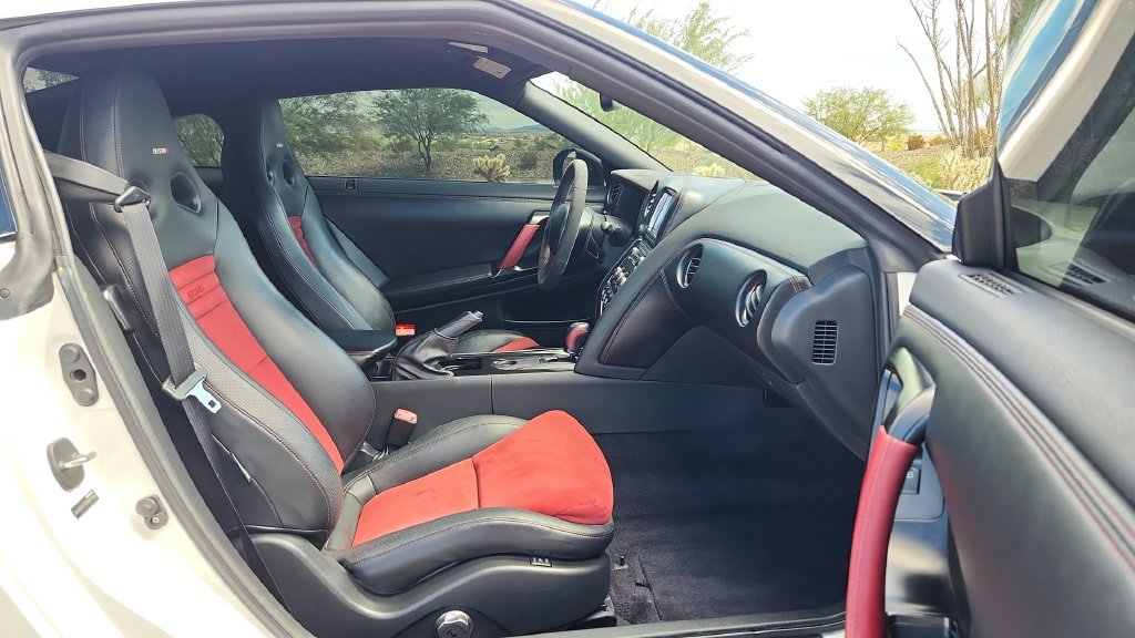 Used 2015 Nissan GT-R NISMO AWD/4WD image 19