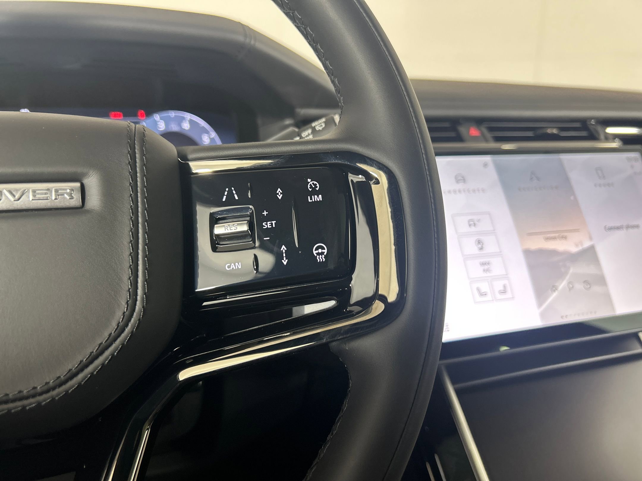 New 2026 Land Rover Range Rover Velar Dynamic SE image 22