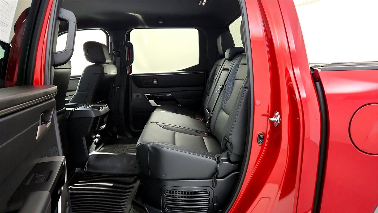Used 2025 Toyota Tundra Limited image 28