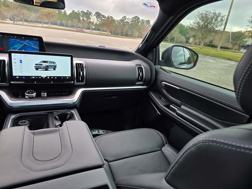 New 2025 Ford Expedition Platinum w/ Stealth Appearance Package image 61