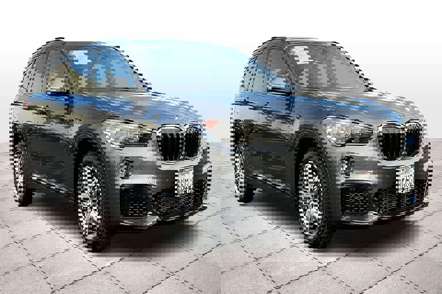 Used 2019 BMW X1 xDrive28i w/ M Sport Package image 2