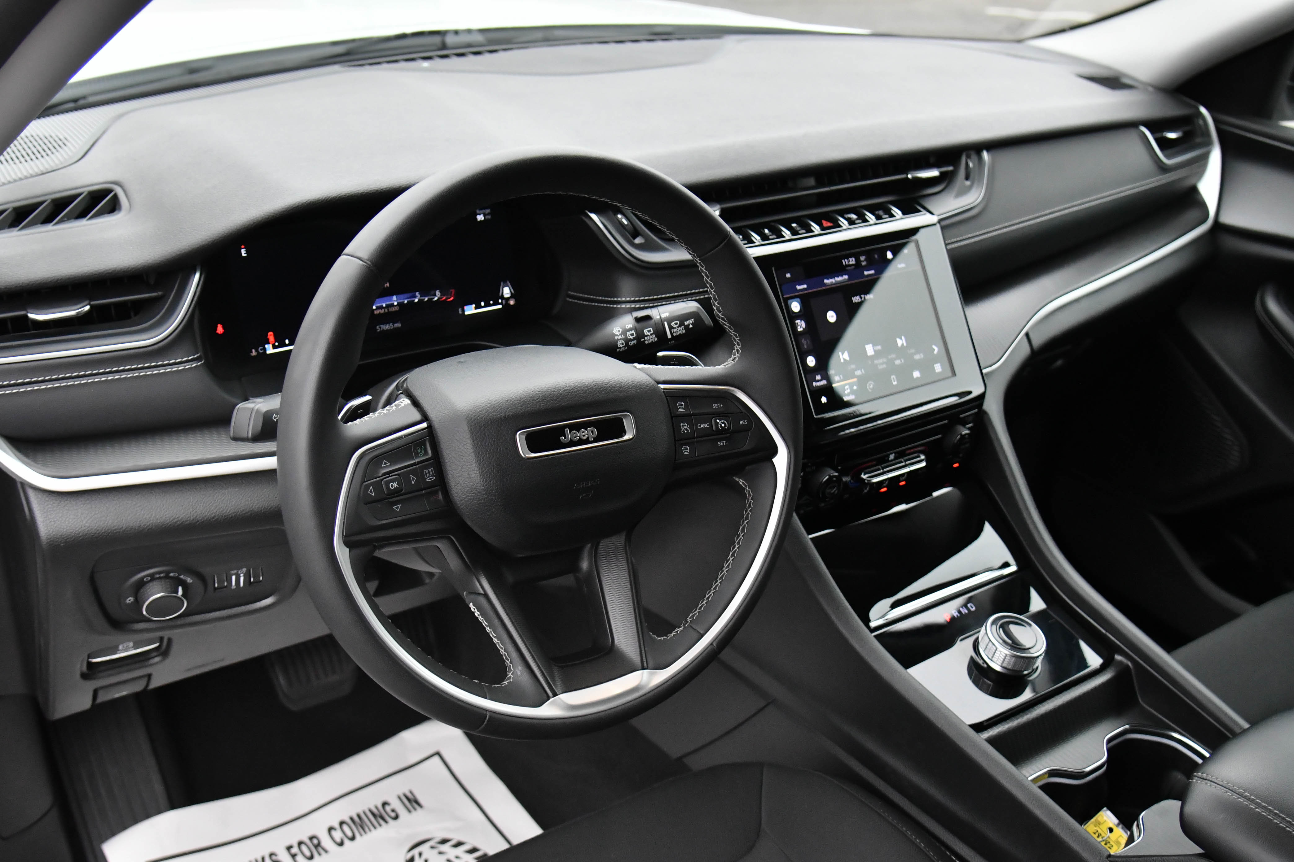 Used 2023 Jeep Grand Cherokee L Laredo image 14