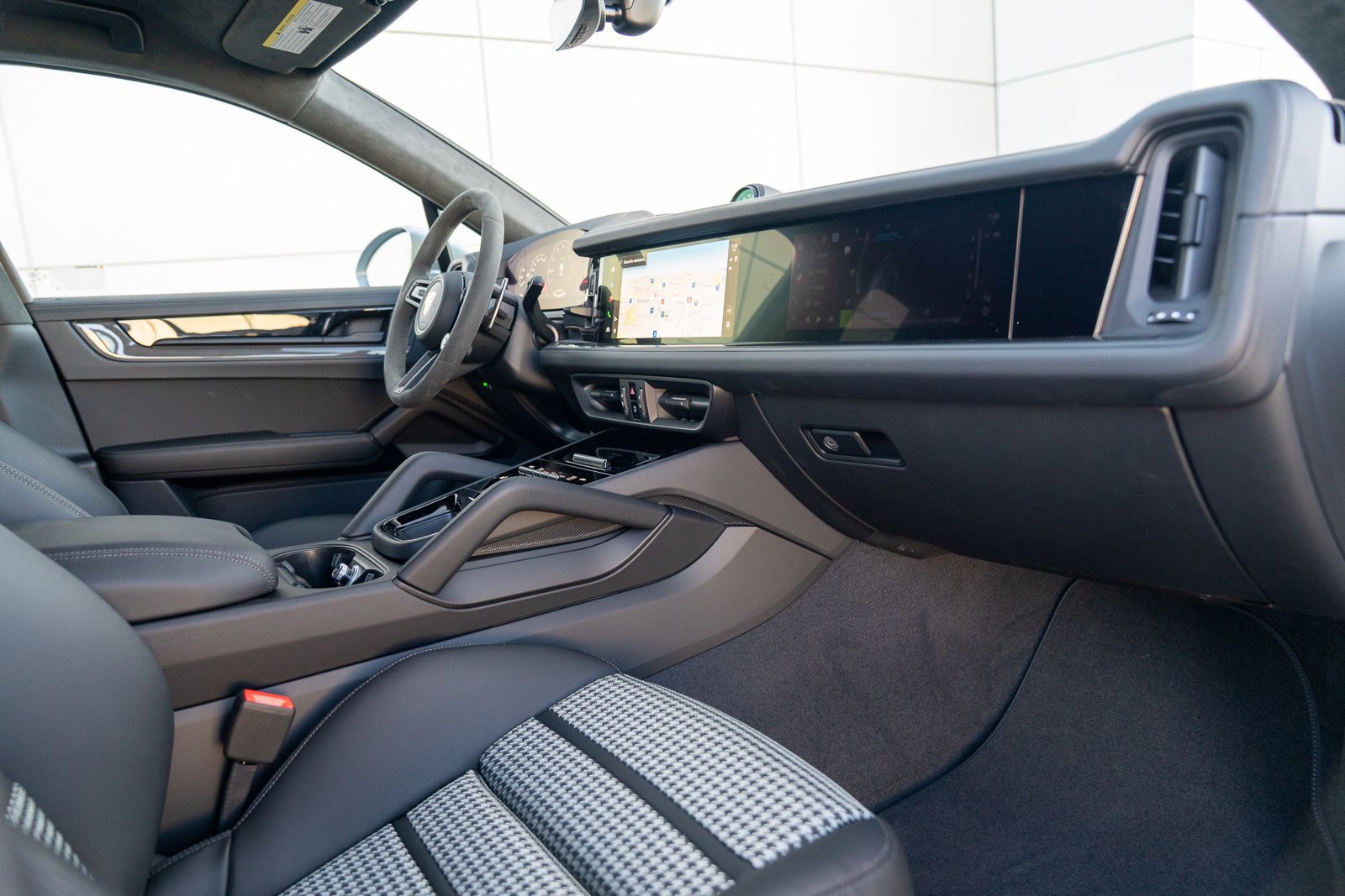 New 2026 Porsche Cayenne GTS image 25