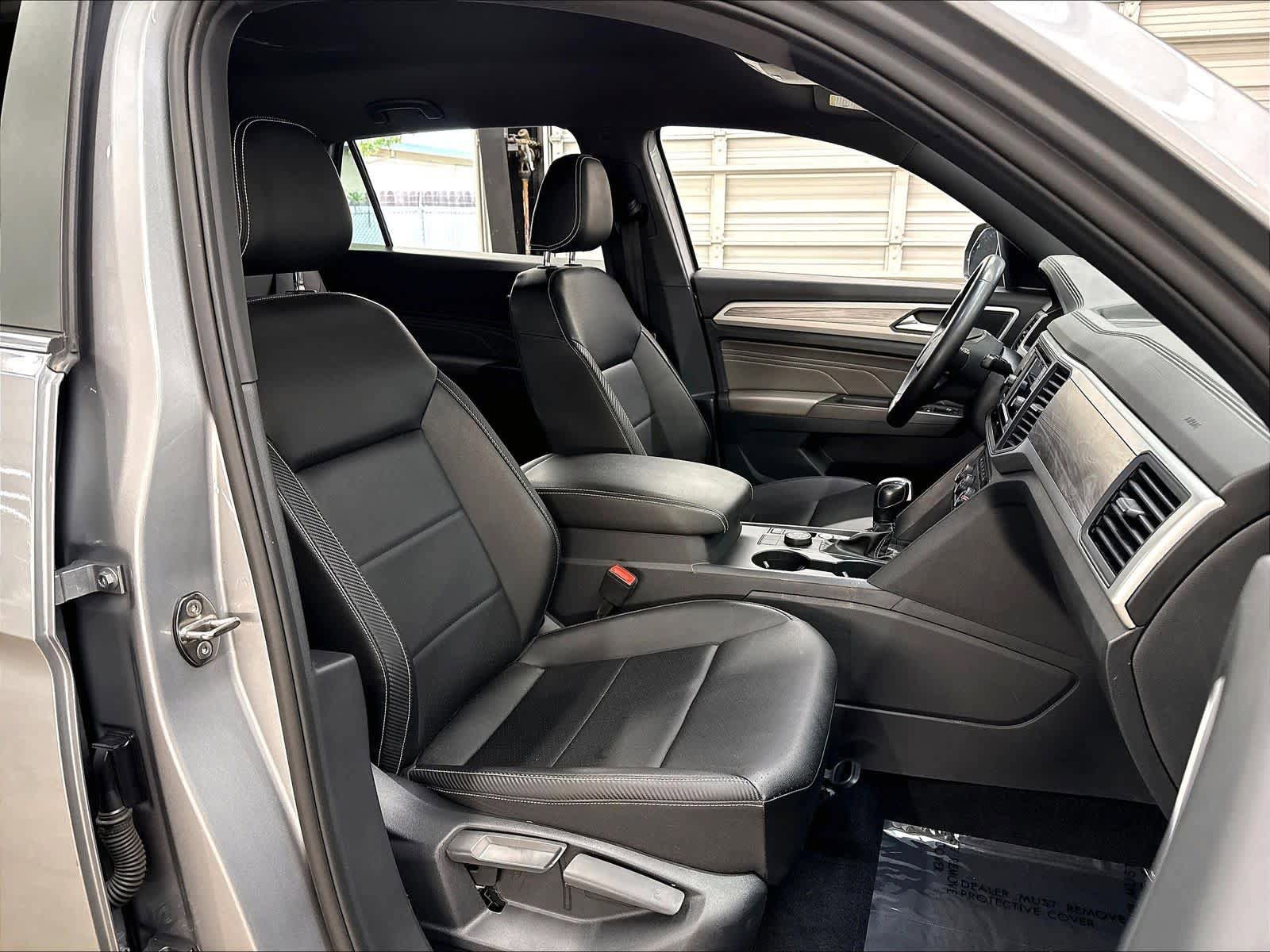 Used 2023 Volkswagen Atlas Cross Sport SE AWD/4WD image 31