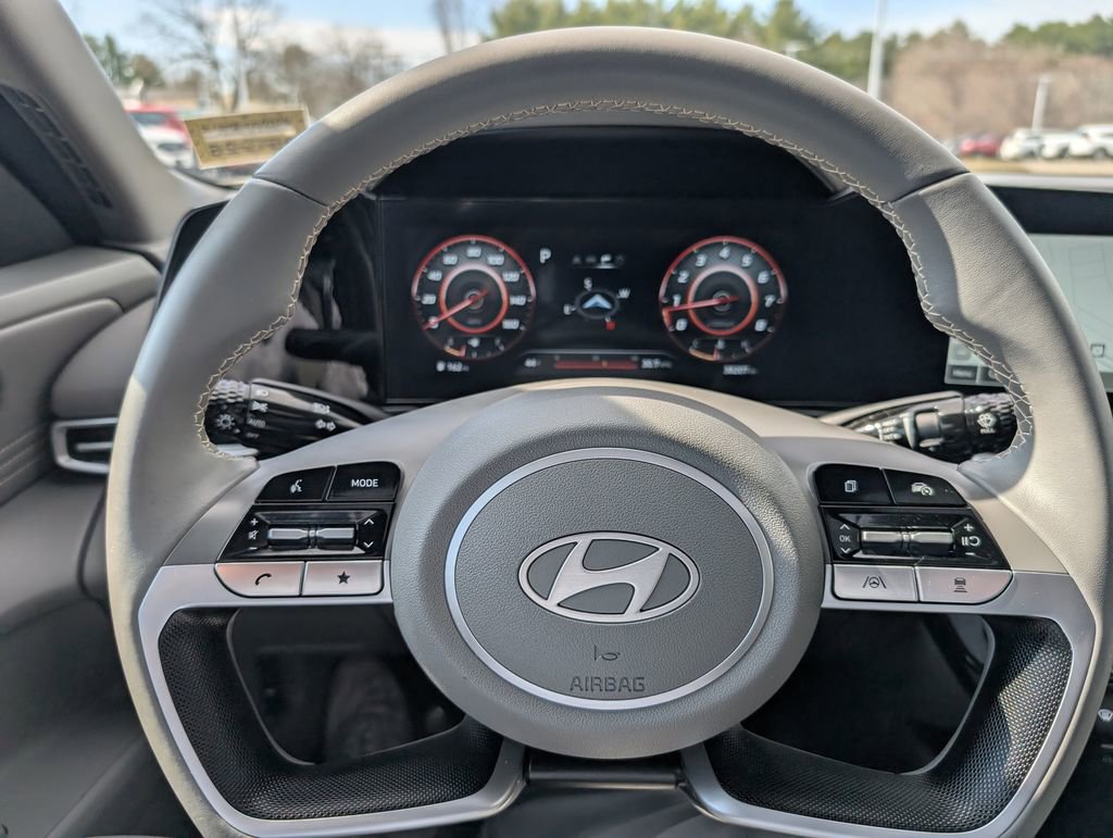 Used 2024 Hyundai Elantra SEL w/ Convenience Package image 24