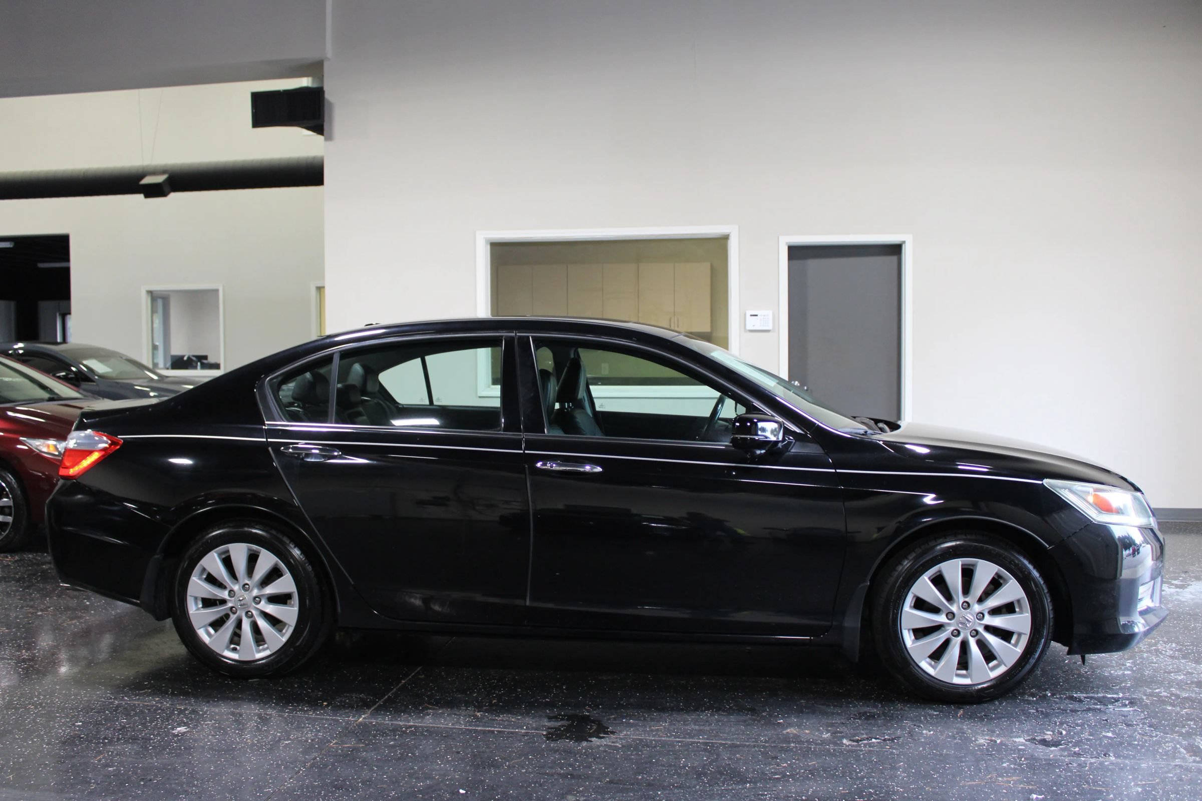 Used 2014 Honda Accord EX-L image 2