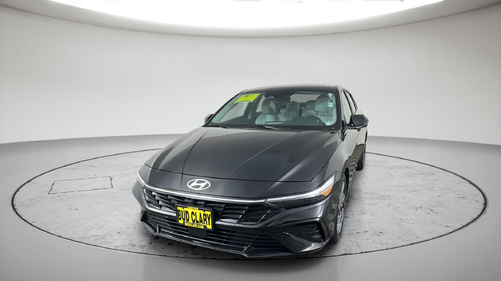 Used 2024 Hyundai Elantra Limited FWD image 2