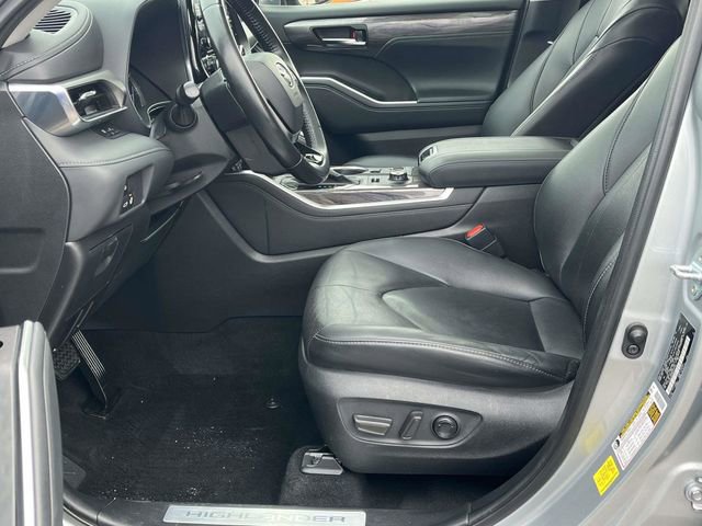 Used 2021 Toyota Highlander Limited image 13