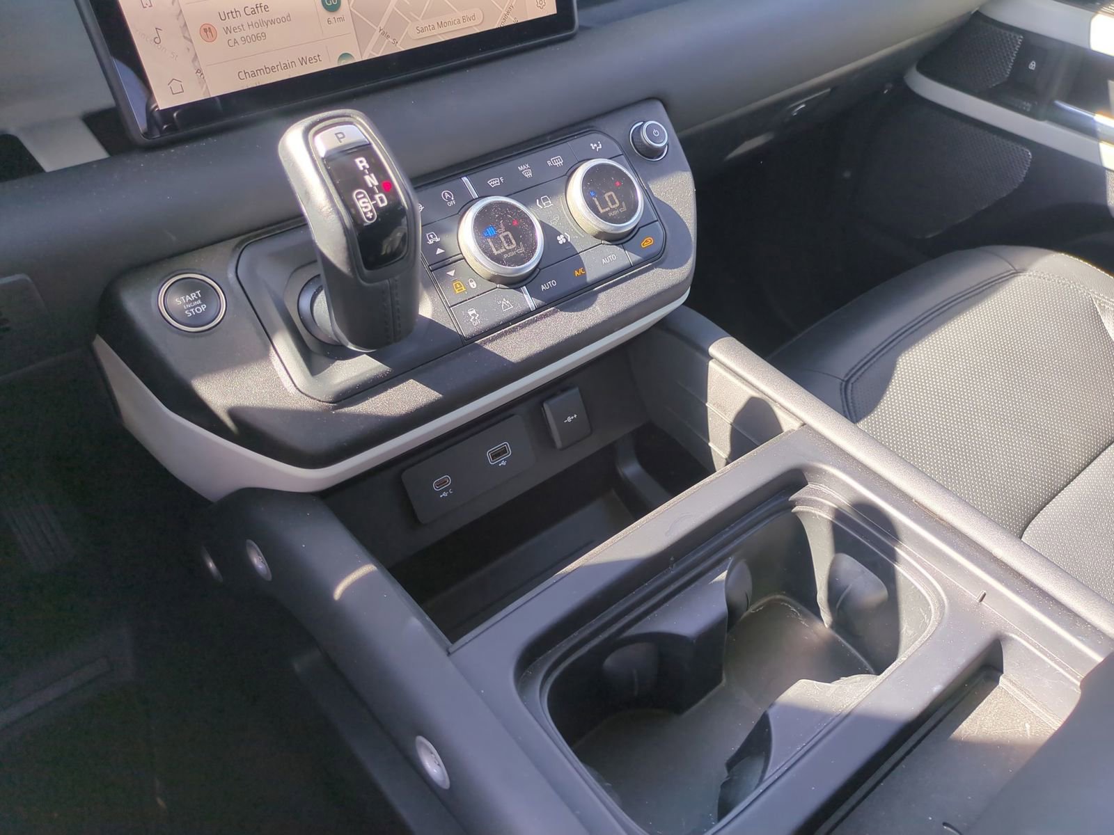 Used 2024 Land Rover Defender 110 SE image 22