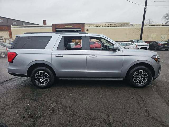 Used 2024 Ford Expedition Max XLT image 12