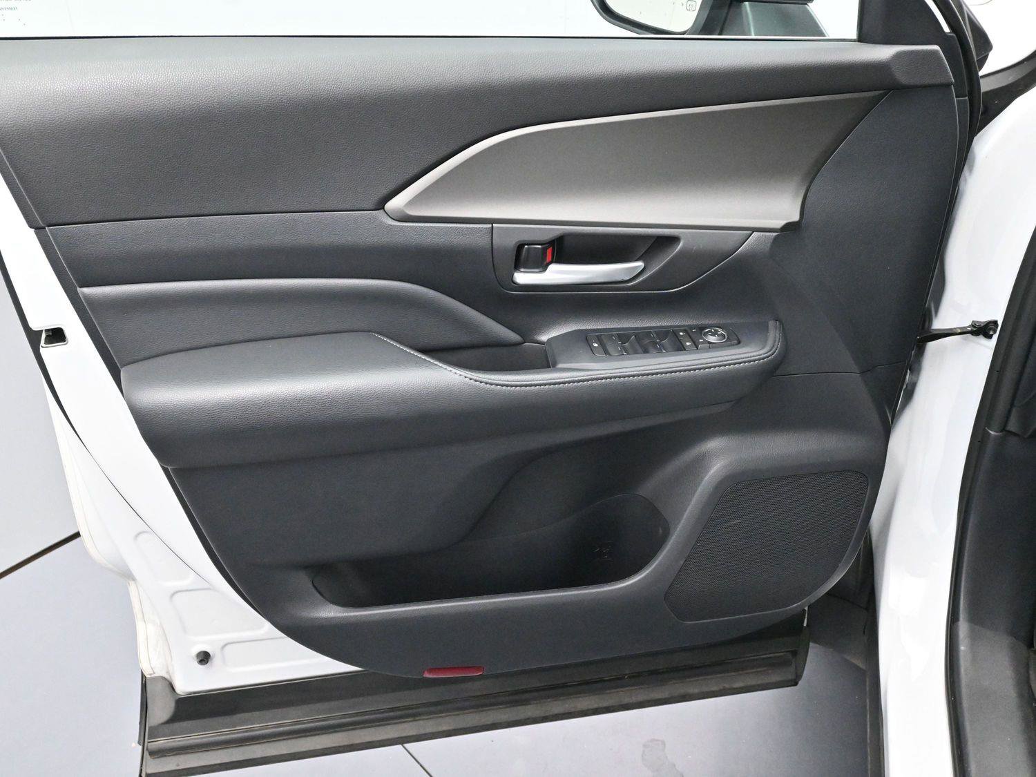 Used 2024 Toyota Grand Highlander XLE image 11