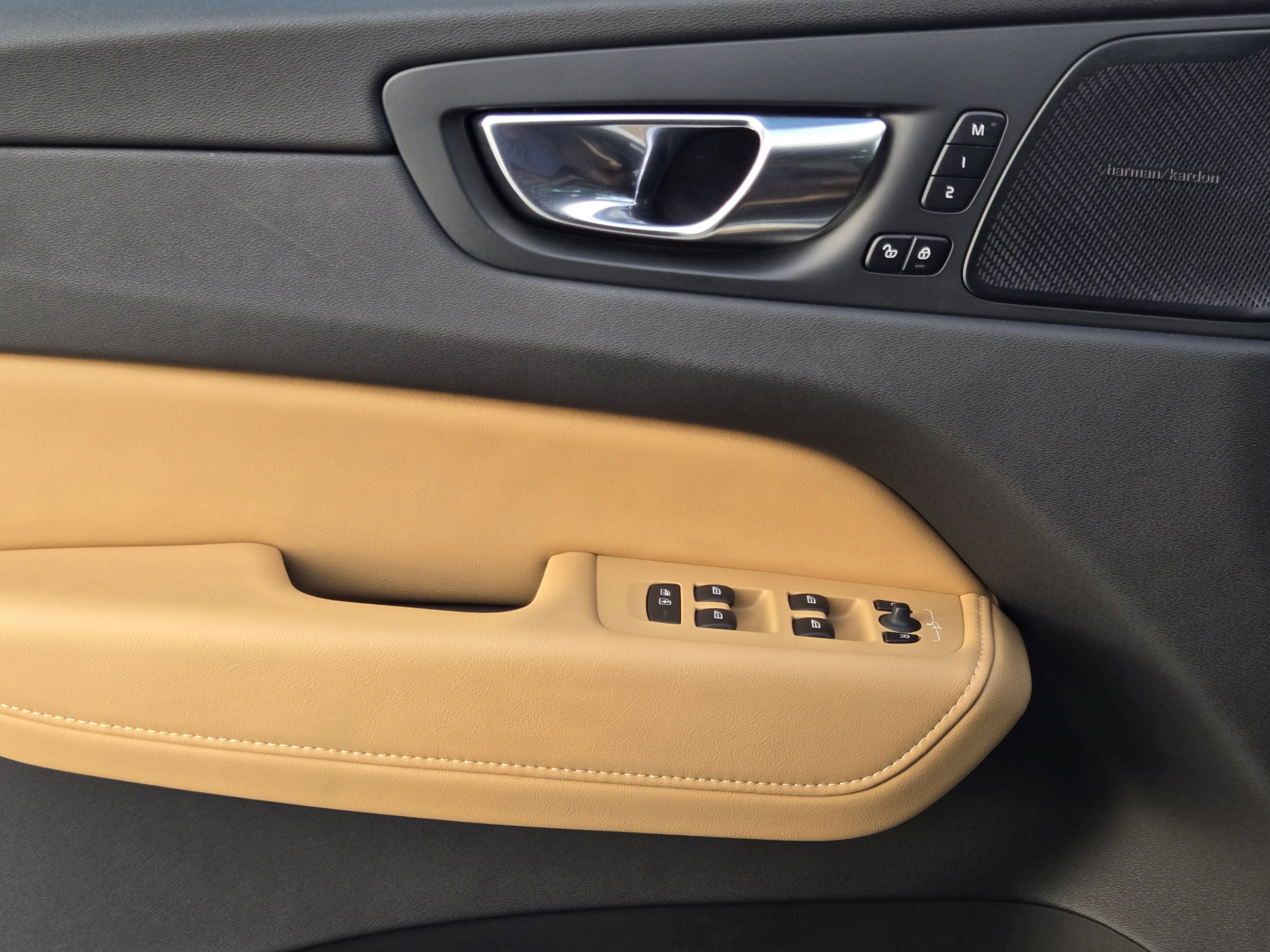 Used 2022 Volvo XC60 B5 Inscription w/ Advanced Package AWD/4WD image 19