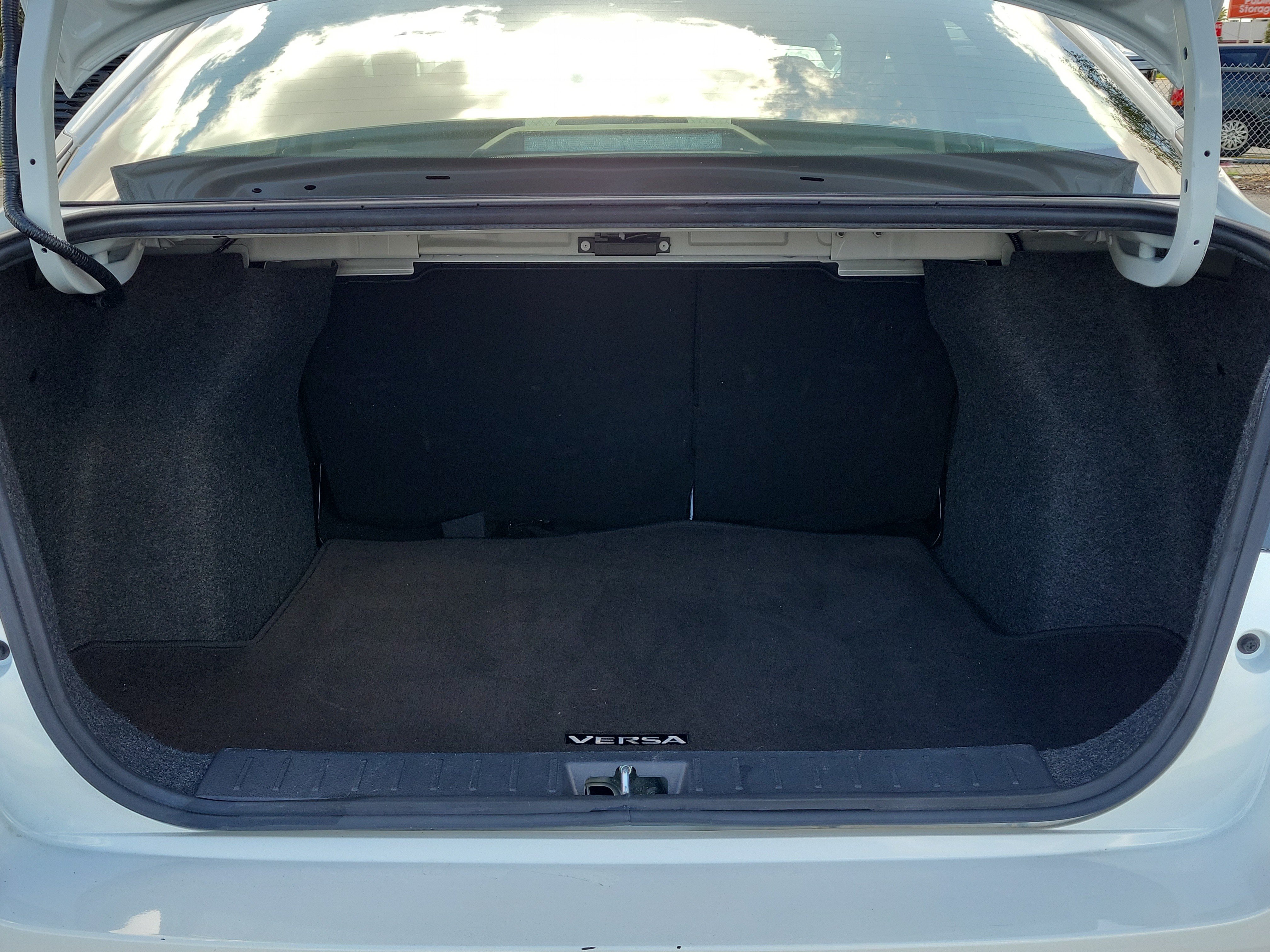 Used 2025 Nissan Versa SV FWD image 10