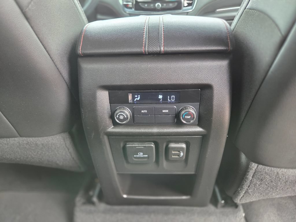 Used 2023 Chevrolet Traverse RS FWD image 13