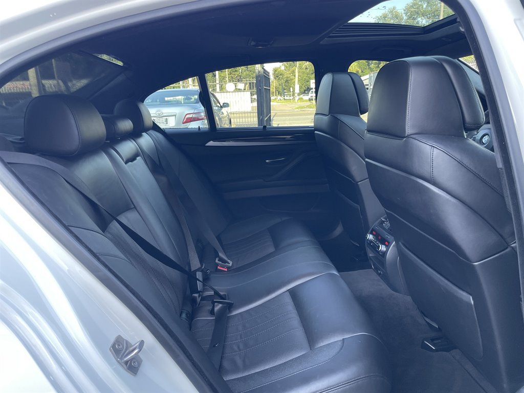 Used 2013 BMW M5 RWD image 25