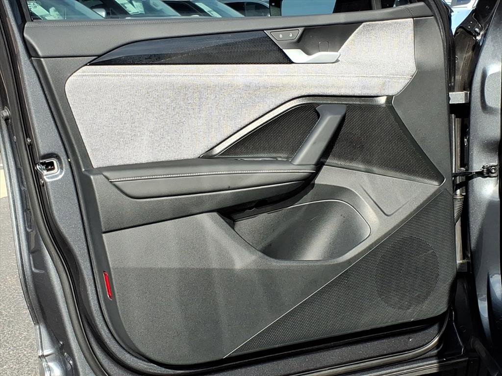 Certified 2025 Volkswagen Tiguan S image 18