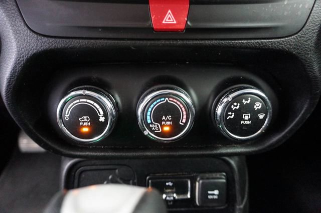 Used 2017 Jeep Renegade Altitude image 12