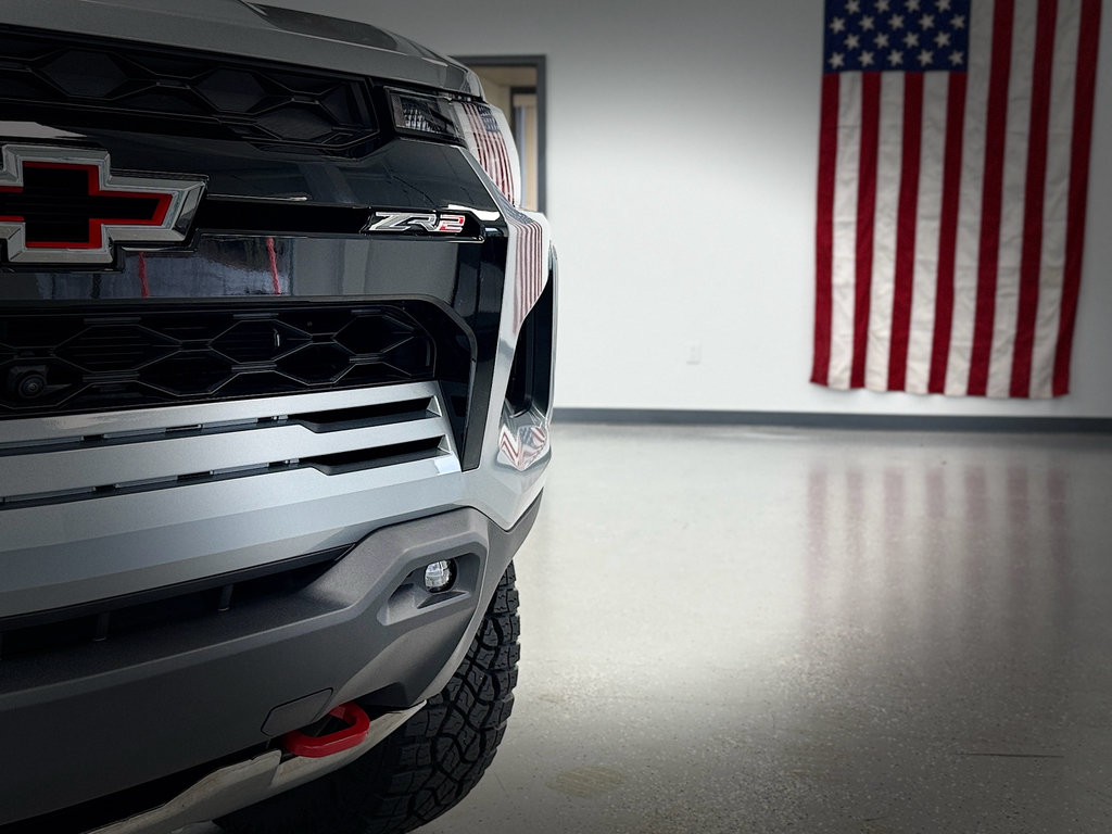 Used 2025 Chevrolet Colorado ZR2 w/ Technology Package AWD/4WD image 11