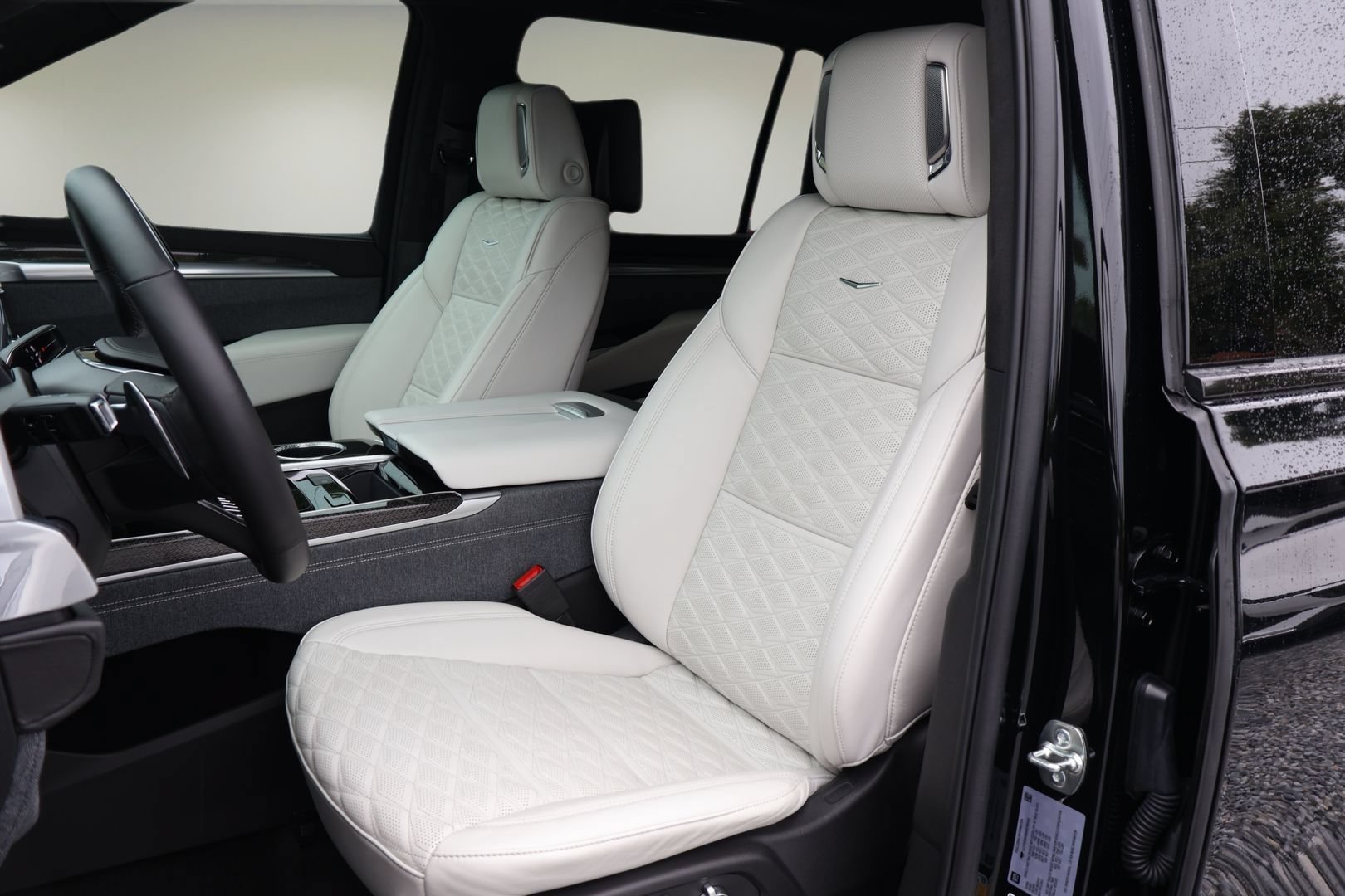 Certified 2025 Cadillac Escalade ESV V AWD/4WD image 11
