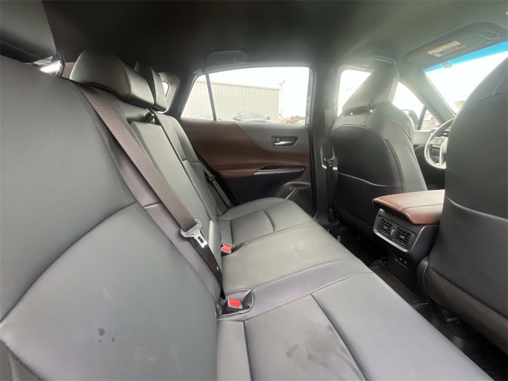 Used 2022 Toyota Venza XLE image 16