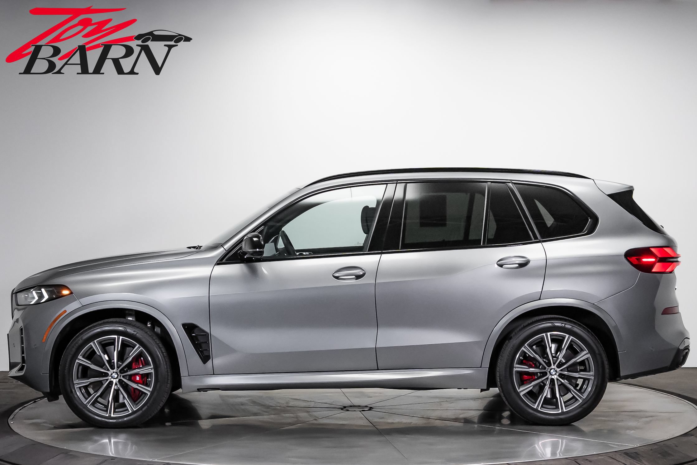 Used 2026 BMW X5 M60i AWD/4WD image 2