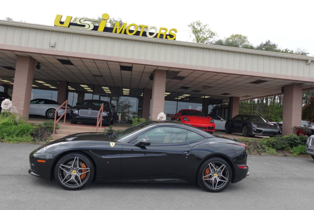 Used 2015 Ferrari California T RWD image 22