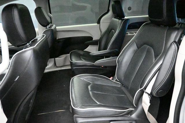 Used 2023 Chrysler Pacifica Limited FWD image 15