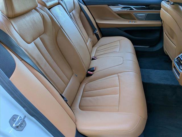 Used 2019 BMW 740i image 21