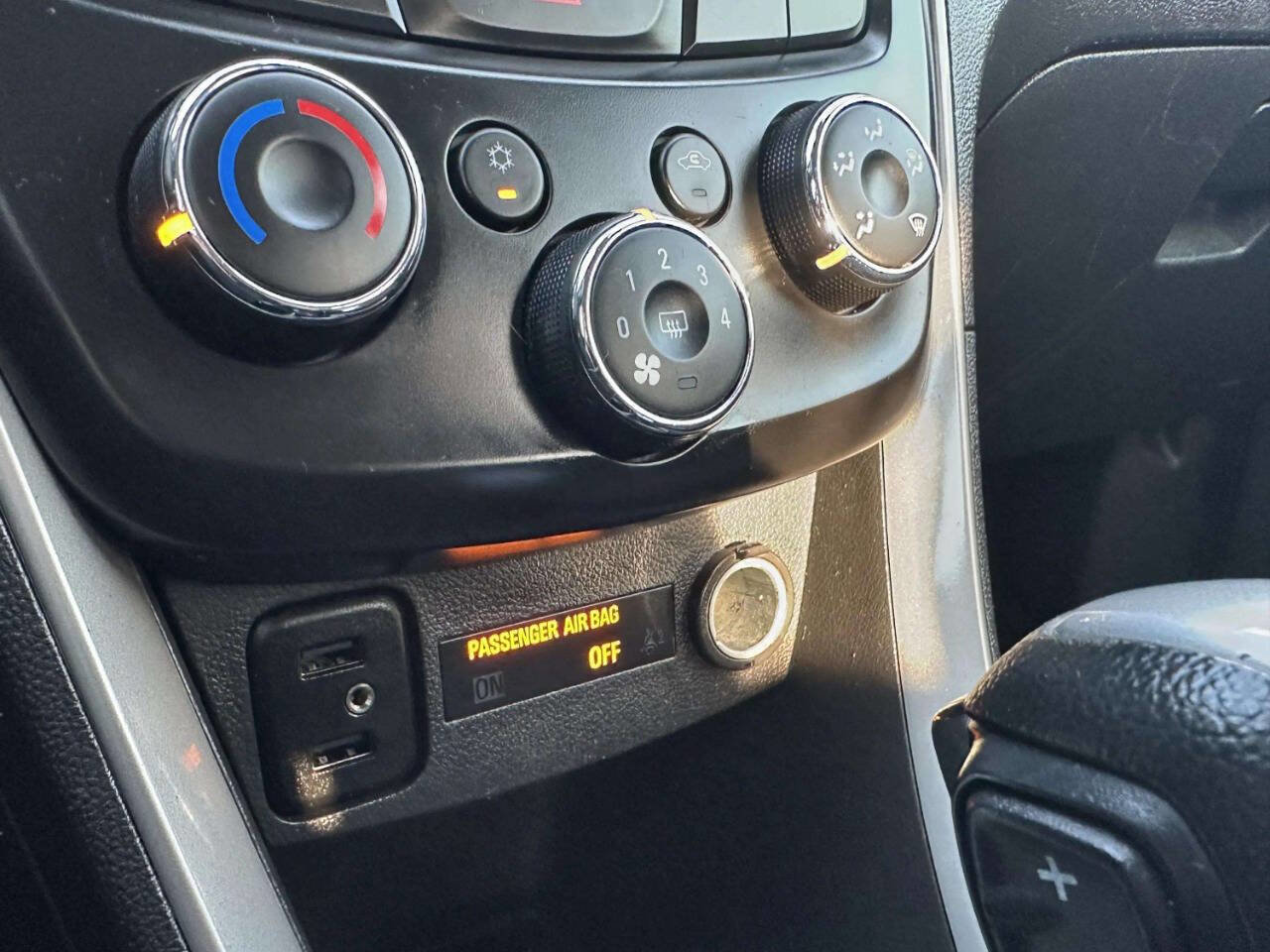 Used 2019 Chevrolet Trax LT w/ LT Convenience Package FWD image 31