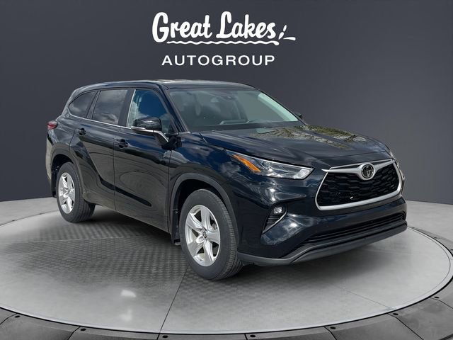 Used 2023 Toyota Highlander LE FWD image 7