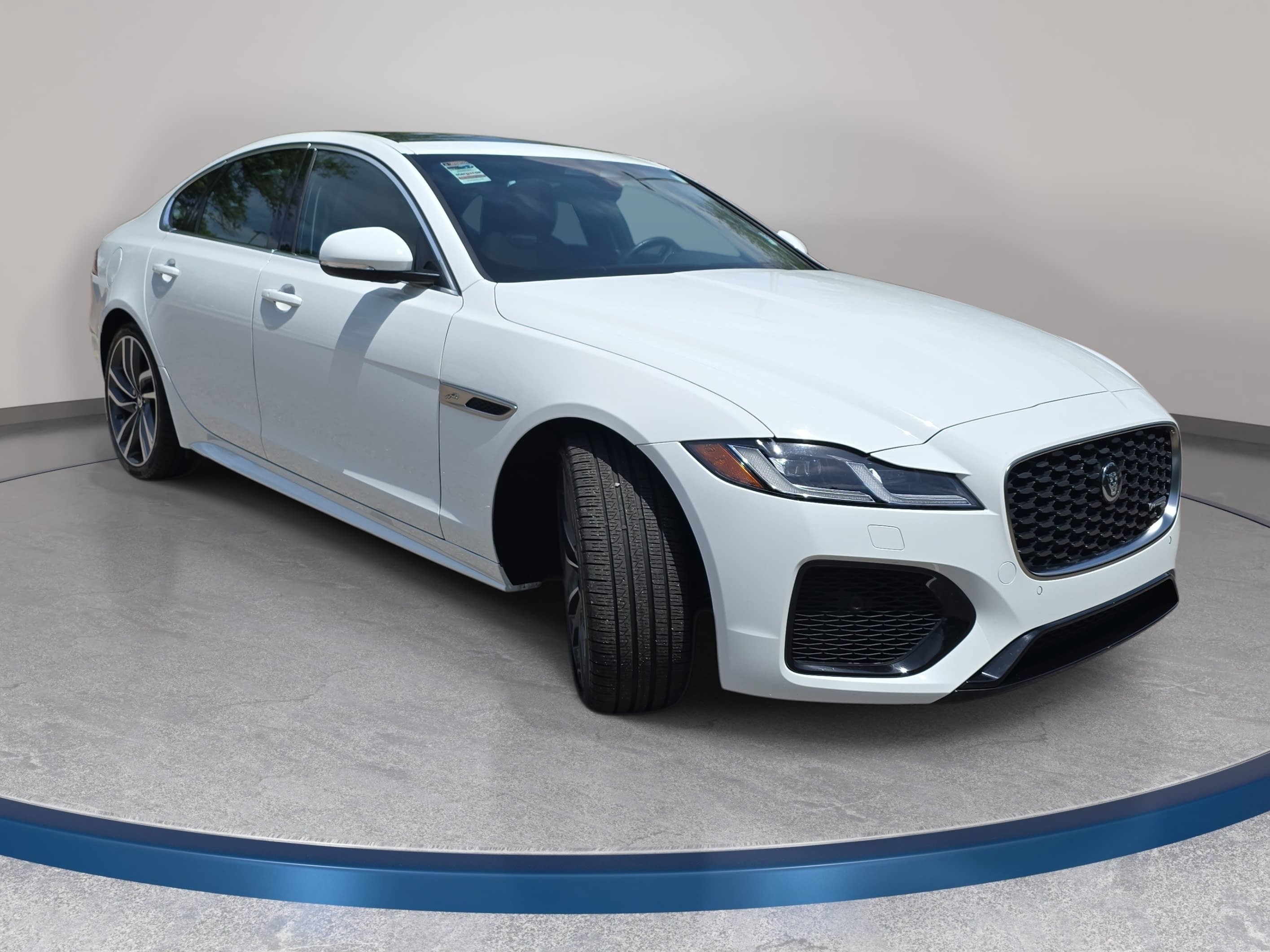 Certified 2024 Jaguar XF R-Dynamic SE RWD image 3