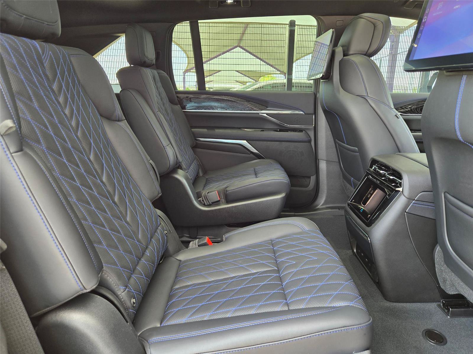 New 2026 Cadillac Escalade IQ Sport 1 w/ LPO, ONYX Package AWD/4WD image 32