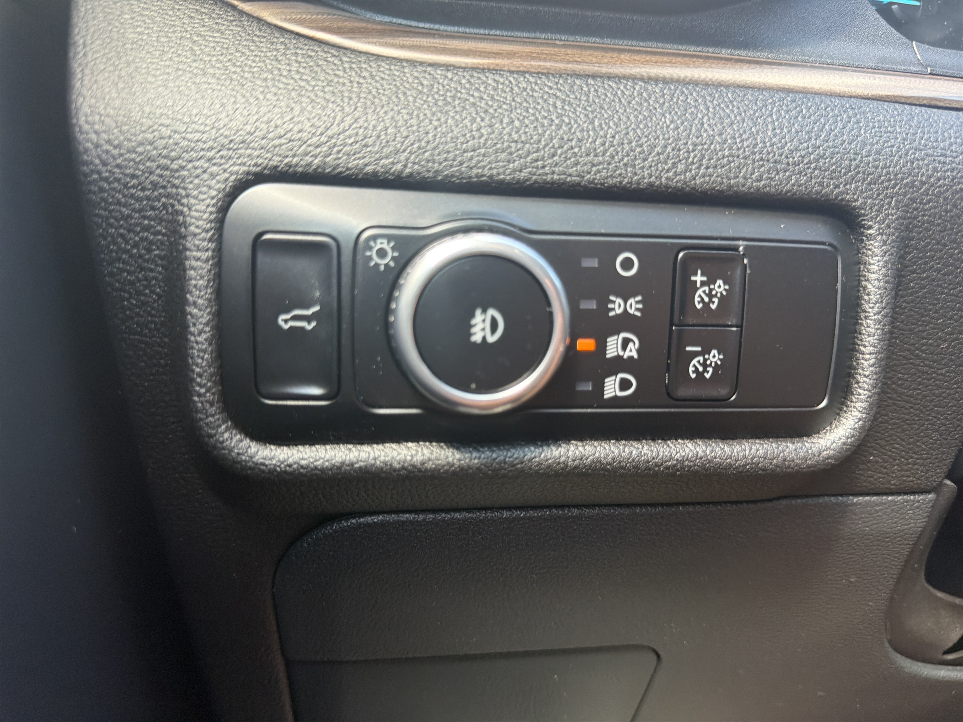 Used 2024 Ford Explorer Limited AWD/4WD image 32