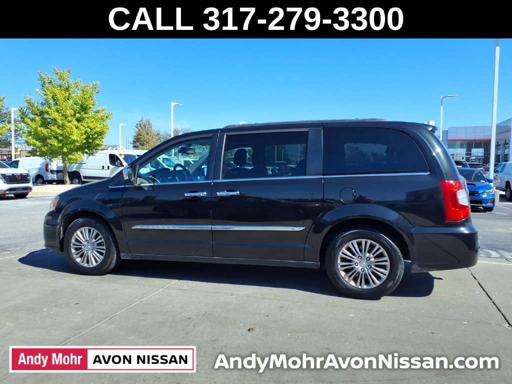 Used 2016 Chrysler Town & Country Touring-L FWD image 5