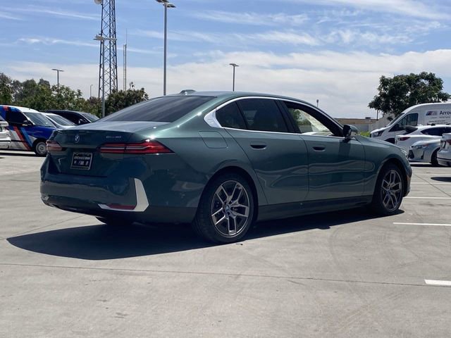 Used 2025 BMW i5 eDrive40i w/ Premium Package image 6