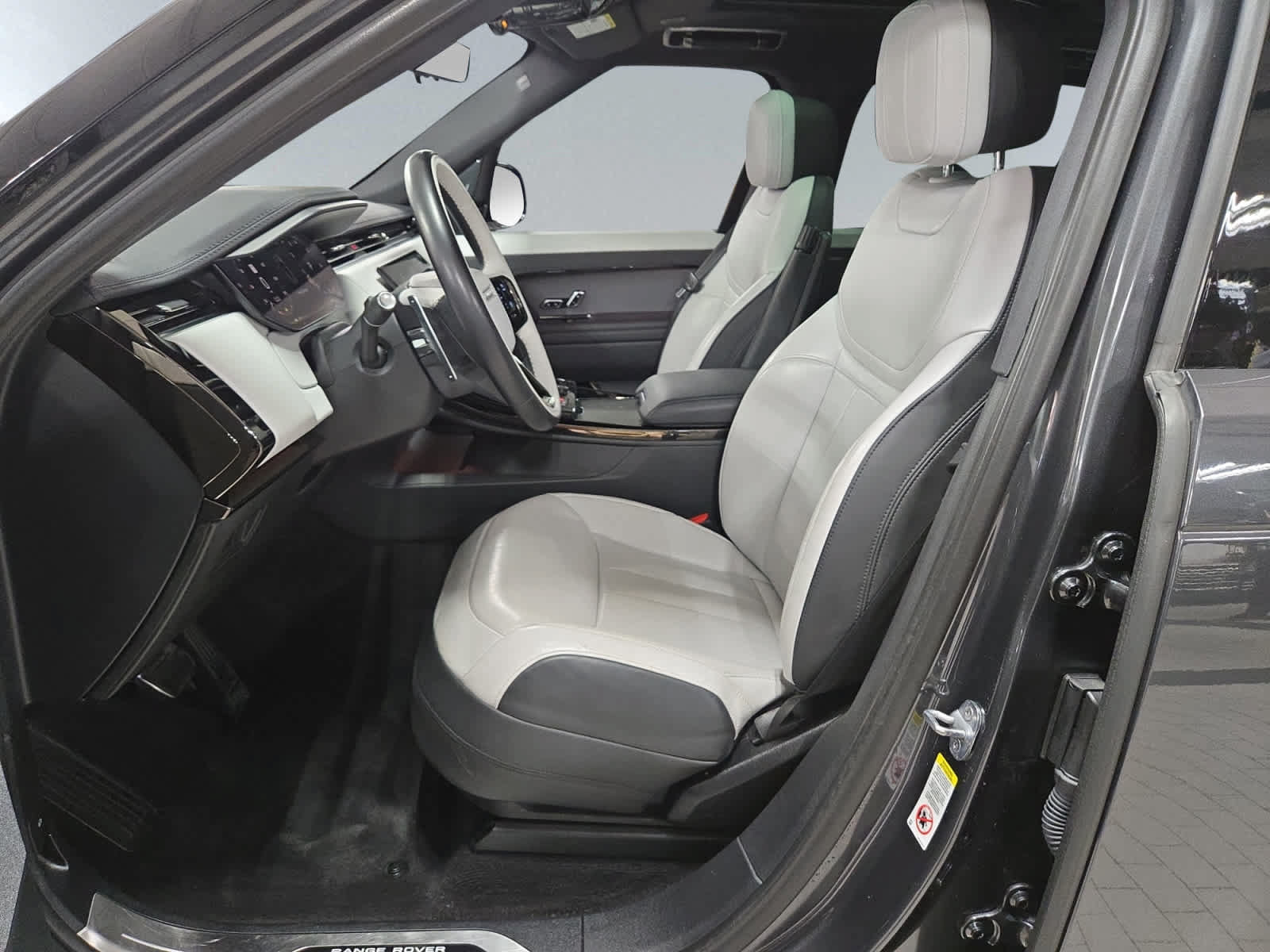 Used 2023 Land Rover Range Rover Sport SE Dynamic AWD/4WD image 7