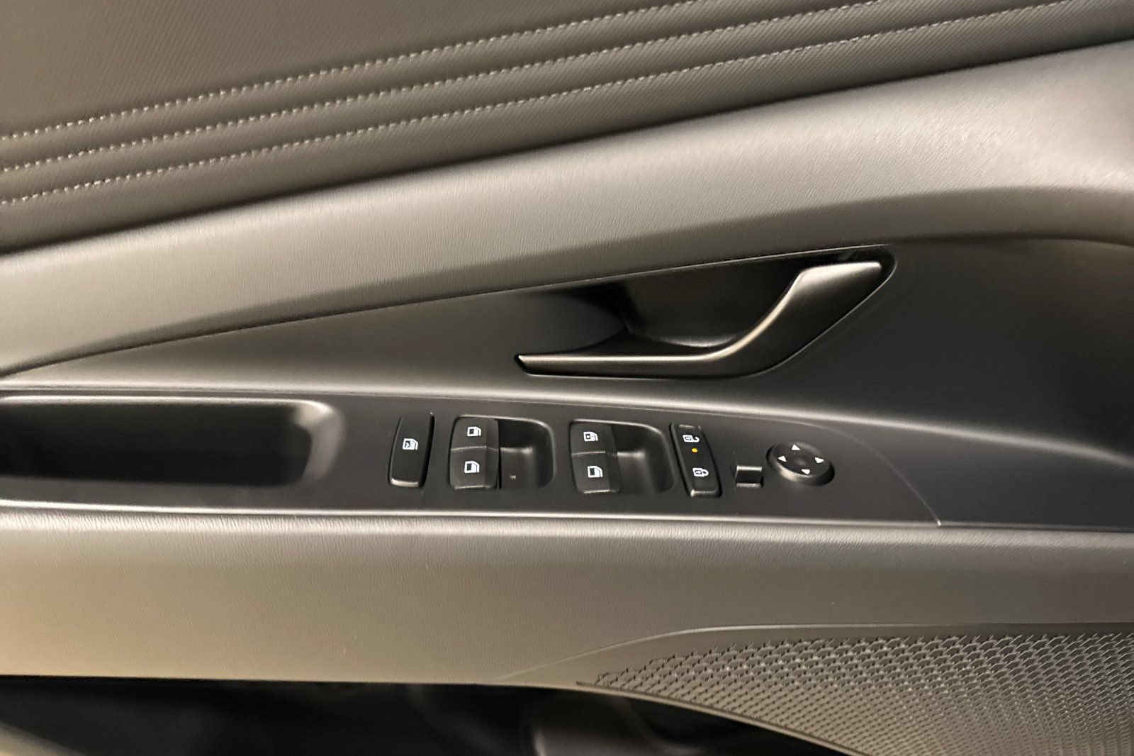New 2026 Hyundai Elantra Sport FWD image 11