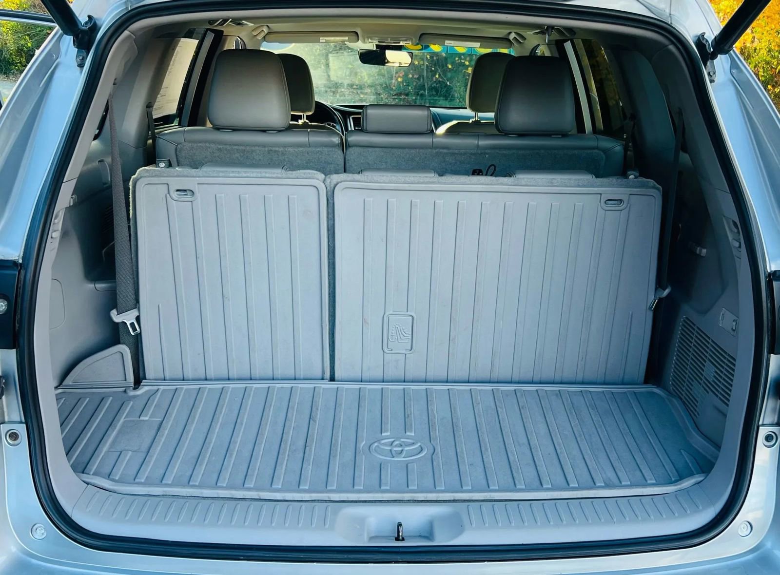 Used 2018 Toyota Highlander XLE image 24