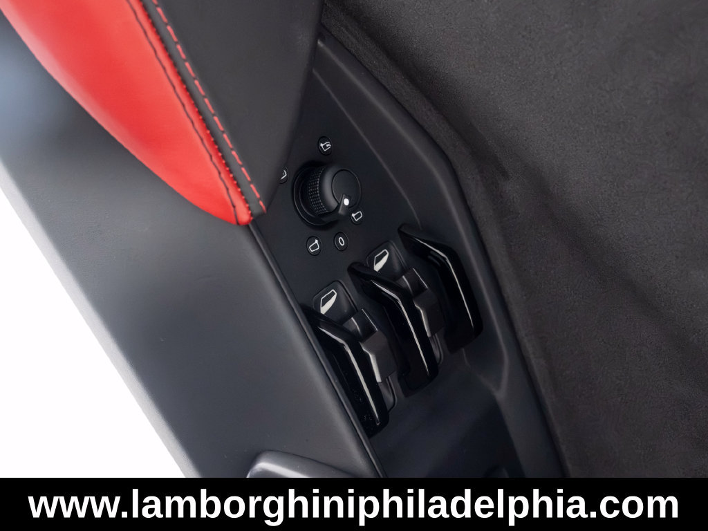 Used 2024 Lamborghini Revuelto AWD/4WD image 17