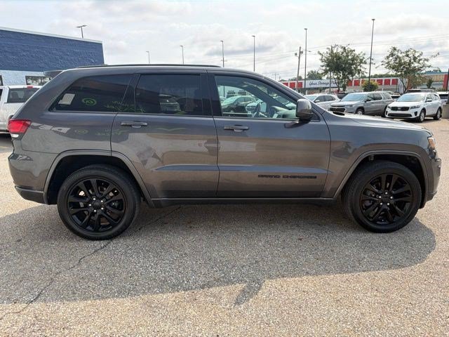 Used 2019 Jeep Grand Cherokee Altitude AWD/4WD image 6