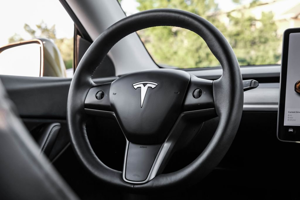 Used 2021 Tesla Model Y 2WD image 15