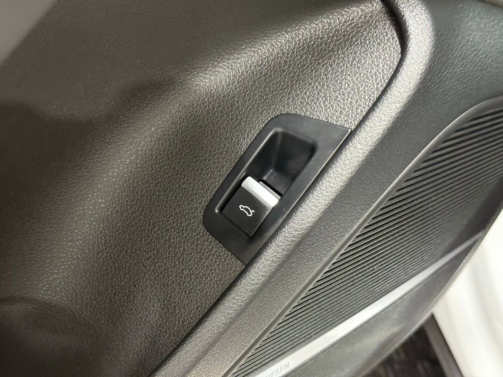 Used 2021 Audi SQ7 Premium Plus w/ Driver Assistance Package image 17