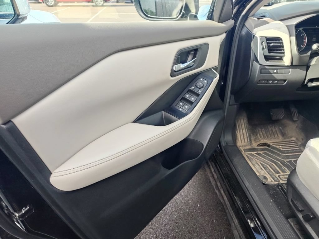 Used 2024 Nissan Rogue SV AWD/4WD image 5