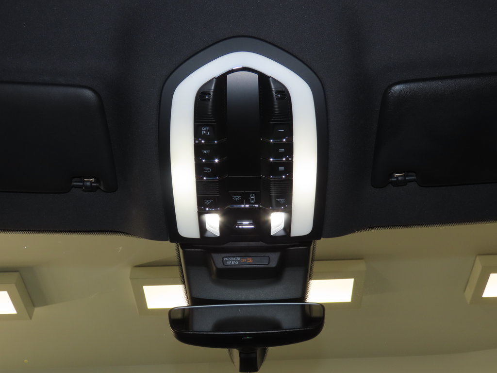 Certified 2026 Porsche Macan AWD/4WD image 31
