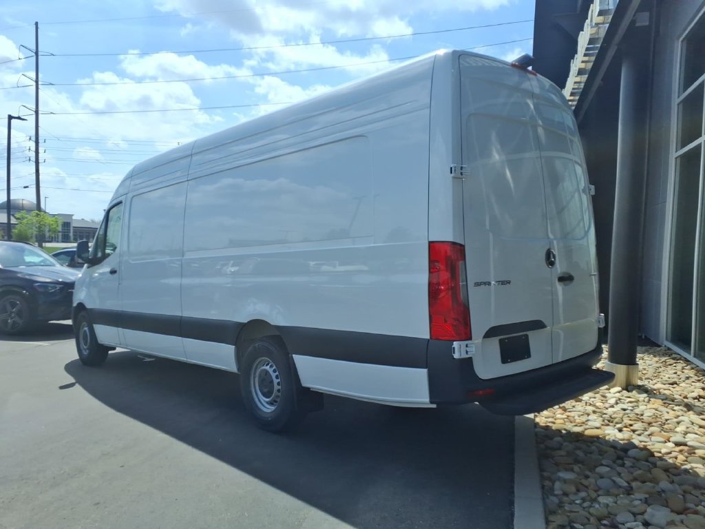 Used 2026 Mercedes-Benz Sprinter 2500 image 4