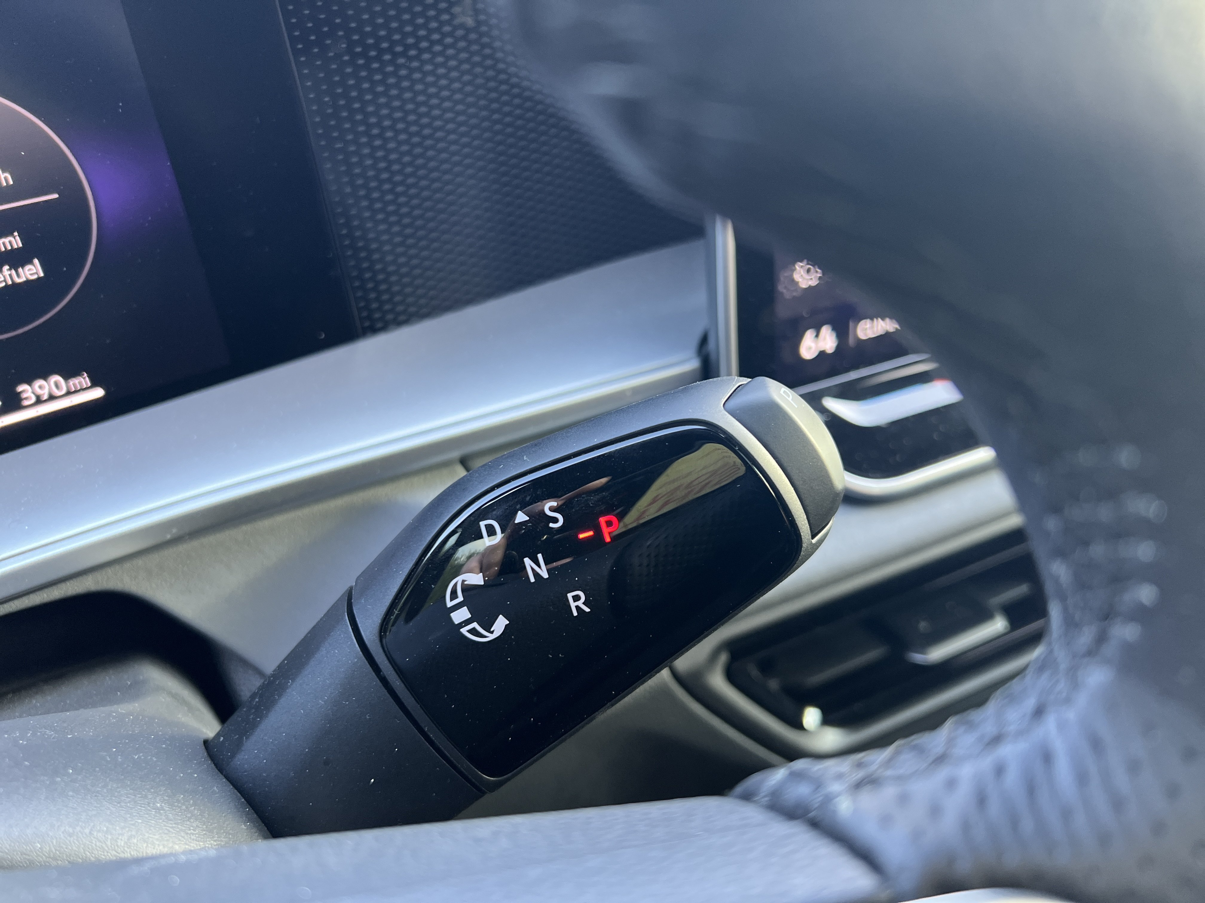 Certified 2026 Volkswagen Tiguan SE R-Line FWD image 21