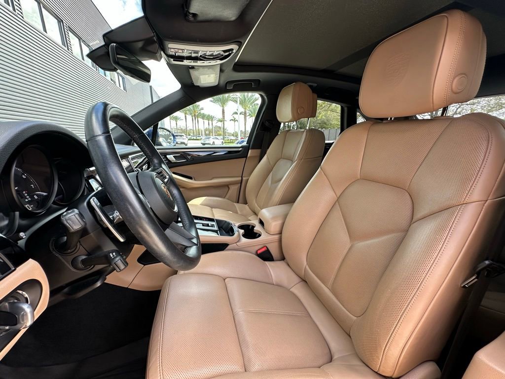 Certified 2024 Porsche Macan image 5