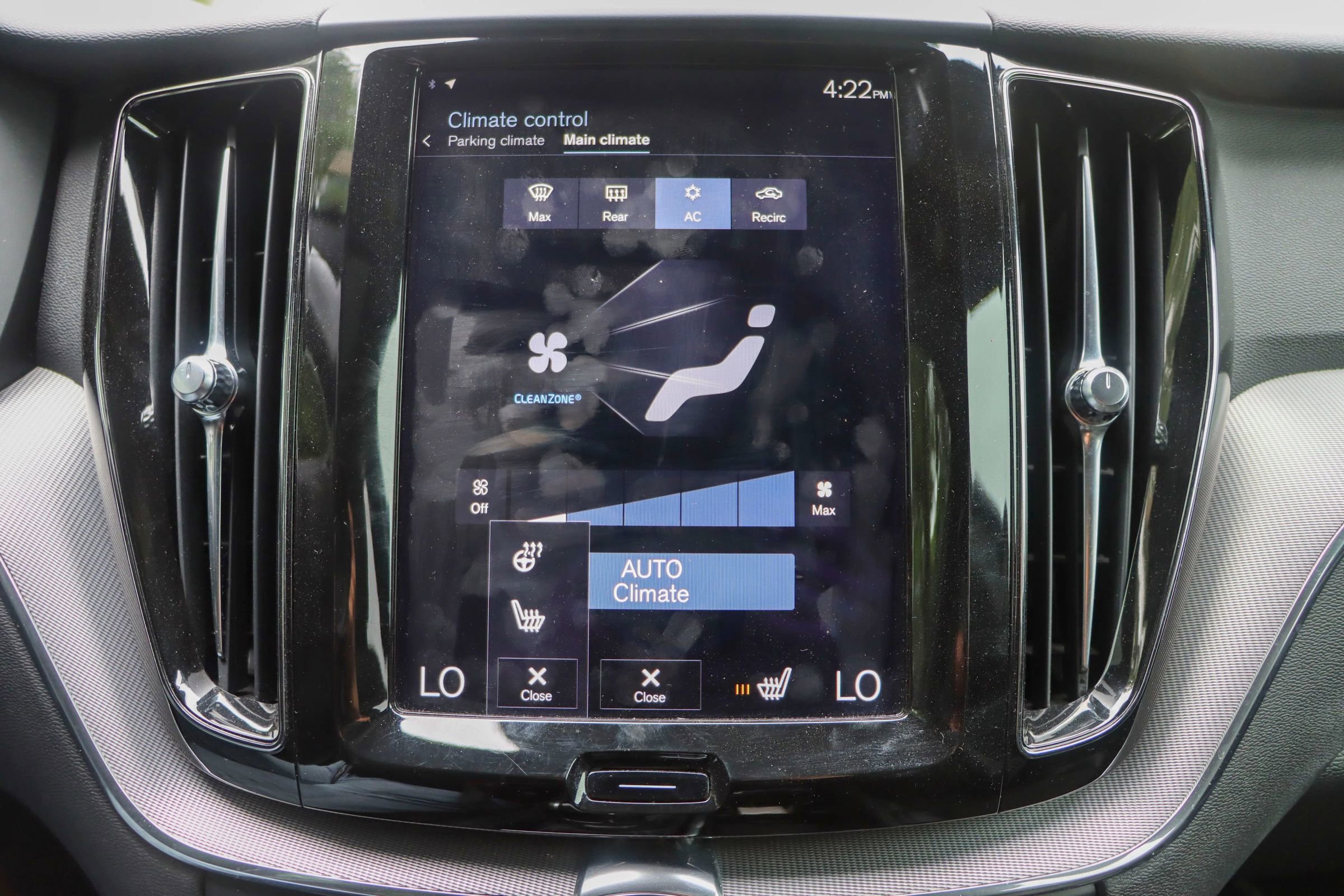 Used 2018 Volvo XC60 T6 R-Design w/ Convenience Package image 43