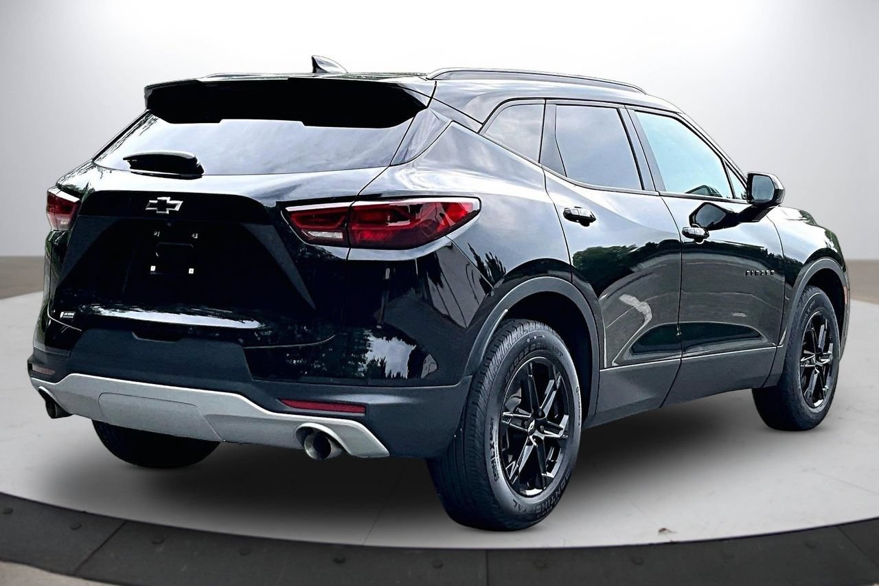 Used 2023 Chevrolet Blazer LT w/ Midnight/Sport Edition FWD image 9