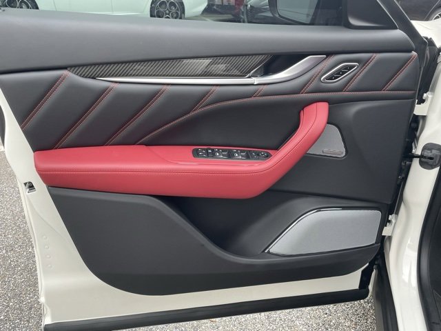 Used 2022 Maserati Levante Trofeo image 17